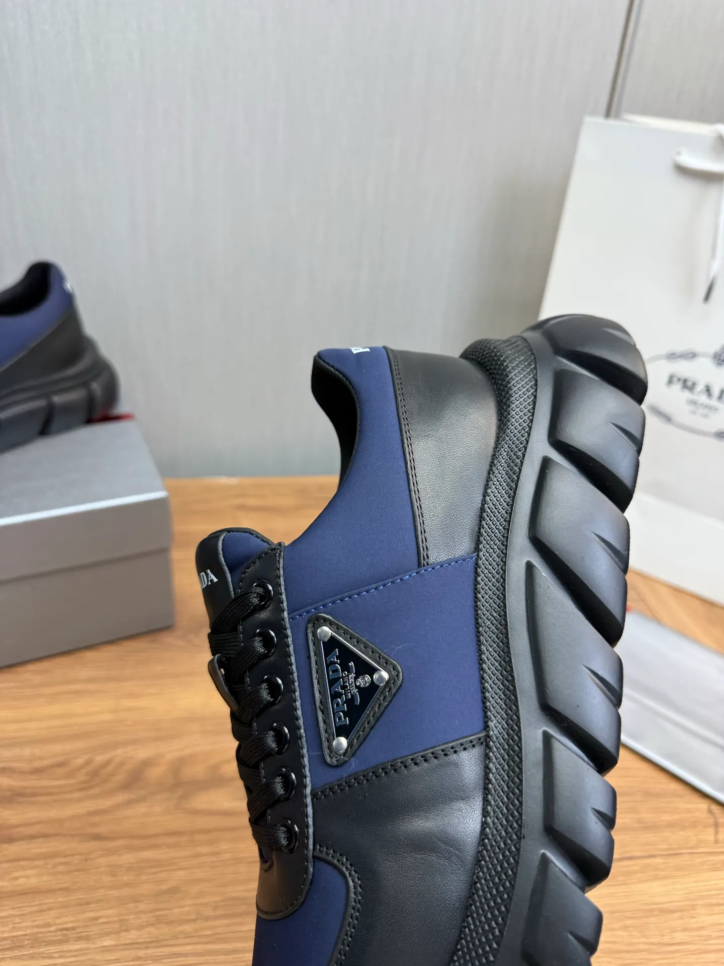 Men's shoes 💰580💰 [PRADA] Men's shoes are popular in the counter, official website is synchronized, 1 high-quality shipment ✔️Imported cowhide fabric + cowhide lining, 1🆚1 replica, original sole, 38-45 (45 customized, non-refundable)